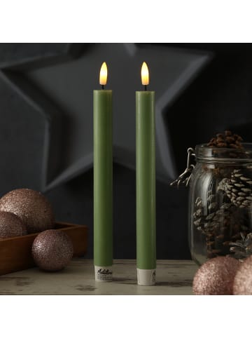 Adilina 2x LED Stabkerzen LINA Rustik-Optik Echtwachs H: 24cm in grün