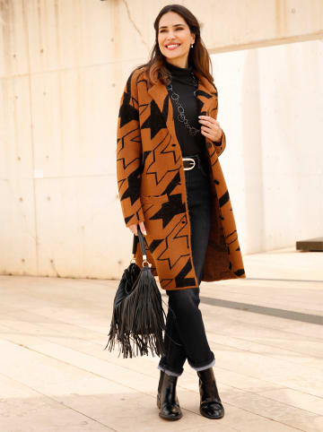 Sieh an! Strickmantel in cognac-schwarz-gemustert