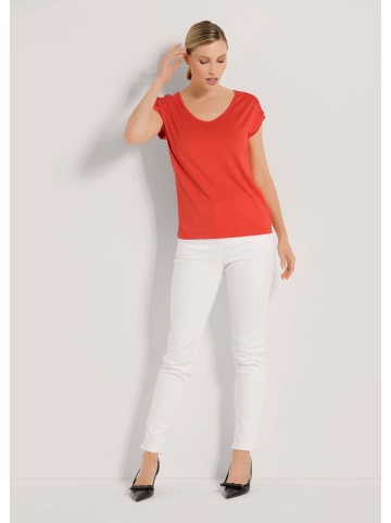 MADELEINE Rundhals-Shirt mit floraler Stickerei in blutorange