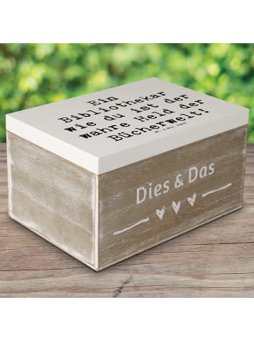 Mr. & Mrs. Panda Holzkiste Spruch Bibliothekar Held mit Spruch in Weiß