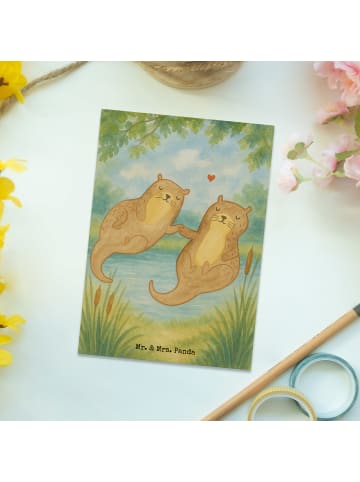 Mr. & Mrs. Panda Postkarte Otter Hände halten Design ohne Spruch in Weiß