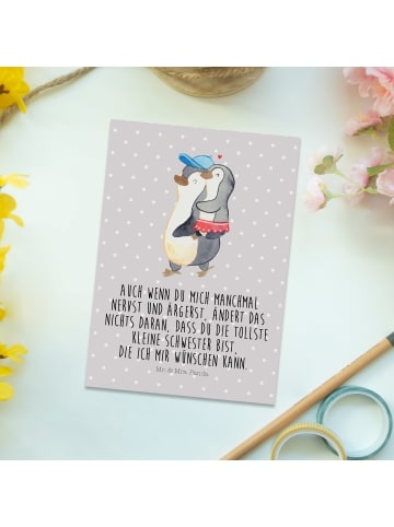 Mr. & Mrs. Panda Postkarte Pinguin Kleine Schwester mit Spruch in Grau Pastell
