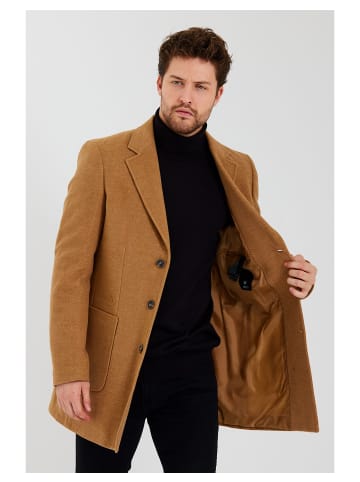 Ron Tomson Mantel in CAMEL