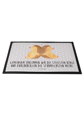 Mr. & Mrs. Panda Schmutzmatte Igel händchenhaltend mit Spruch in Grau Pastell