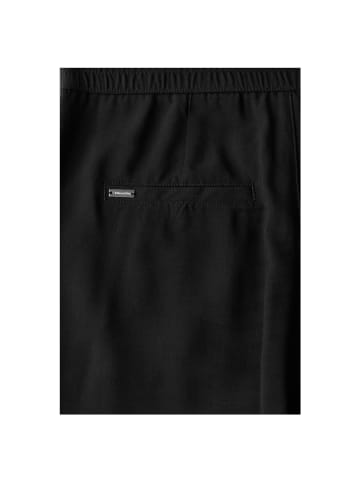 Street One Capri in Black