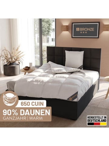 Spessarttraum Warme Ganzjahres-Daunendecke "Bronze" in weiß