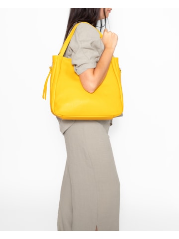 Chiara Ferretti Schultertasche in YELLOW
