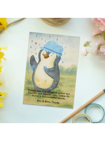 Mr. & Mrs. Panda Postkarte Pinguin Duschen Design mit Spruch in Weiß