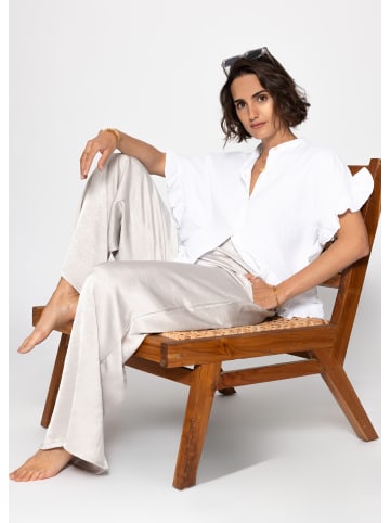 SASSYCLASSY Musselin Bluse mit Rüschensaum in Weiß