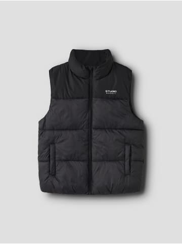 name it Gilet in Black1