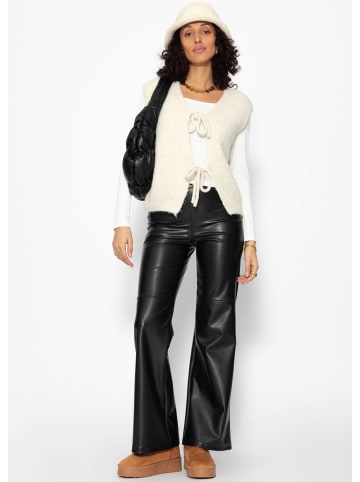 SASSYCLASSY Langarmshirt mit Ausschnitt in Offwhite