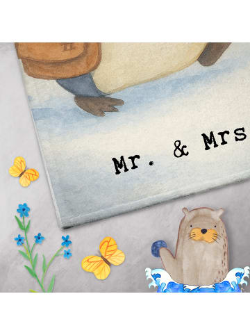 Mr. & Mrs. Panda Gästehandtücher Postbote Leidenschaft Design mi... in Weiß