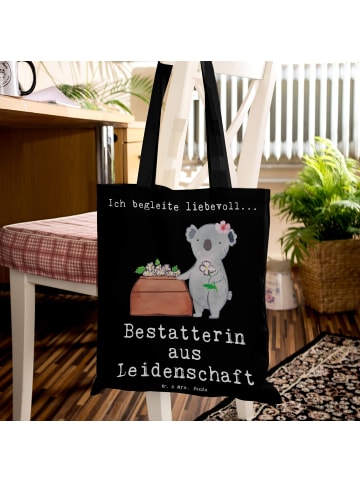 Mr. & Mrs. Panda Stoffbeutel Bestatterin Leidenschaft mit Spruch in Schwarz