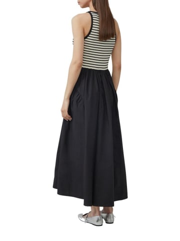 Q/S designed by Kleid in Schwarz