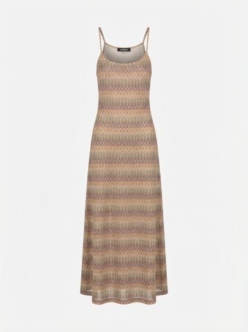 KOROSHI Frauen mit langen gestreiften Kleidern in bunt