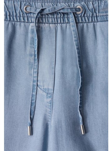 Cecil Capri in light blue wash