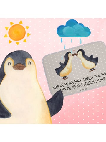 Mr. & Mrs. Panda Badematte Pinguine Kuss mit Spruch in Grau Pastell