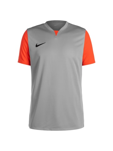 Nike Performance Fußballtrikot Trophy V in grau / rot