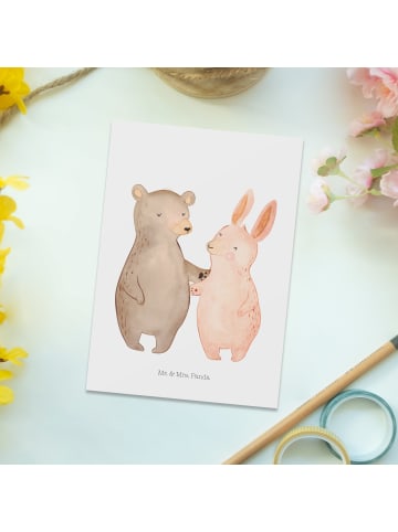 Mr. & Mrs. Panda Postkarte Bär und Hase Umarmen ohne Spruch in Weiß