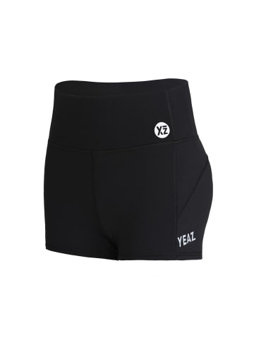 YEAZ XOXO shorts in schwarz