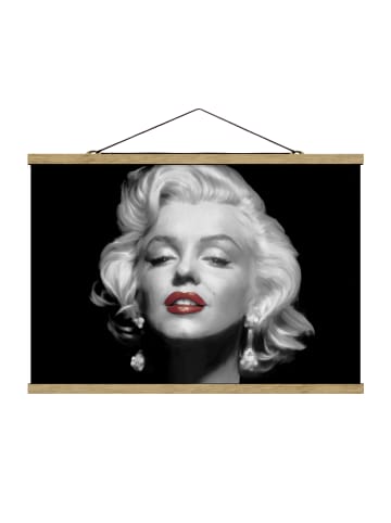 WALLART Stoffbild mit Posterleisten - Marilyn mit roten Lippen in Schwarz-Weiß