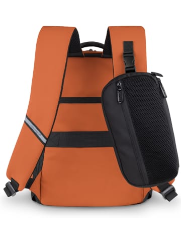 normani normani Erweiterbarer Handgepäck-Rucksack mit Reisepass Brusttasche in Orange