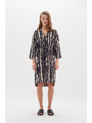 InWear Kleid XeeniaIW Lockere Passform in Non Color Small Scratch Stripe