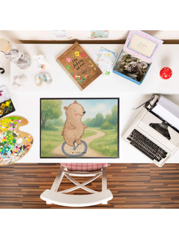 Mr. & Mrs. Panda schreibtischunterlage Bär Einrad fahren Design ... in Weiß