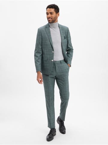 Andrew James Sakko Steven in tanne