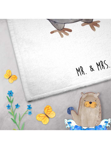 Mr. & Mrs. Panda Handtuch Pinguin Bier ohne Spruch in Weiß