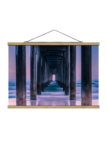 WALLART Stoffbild mit Posterleisten - Pier im Sonnenuntergang in Violett