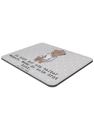 Mr. & Mrs. Panda Mauspad Arzt Herz mit Spruch in Grau Pastell