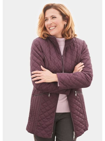 GOLDNER Kurzgröße:  Longsteppjacke mit Kontrastpaspeln in traubenviolett / rosenholz