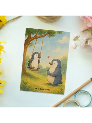 Mr. & Mrs. Panda Postkarte Pinguin Oma schaukeln Design ohne Spruch in Weiß
