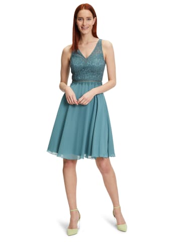 Vera Mont Cocktailkleid mit Spitze in Eucalyptus Green