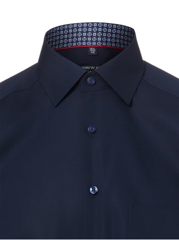 Andrew James Hemd in marine