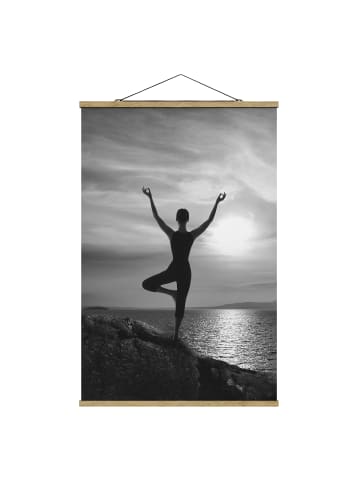 WALLART Stoffbild mit Posterleisten - Yoga schwarz weiß in Schwarz-Weiß