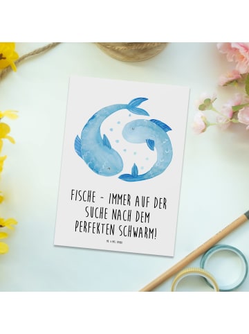 Mr. & Mrs. Panda Ansichtskarte Fische Schwarm mit Spruch in Weiß