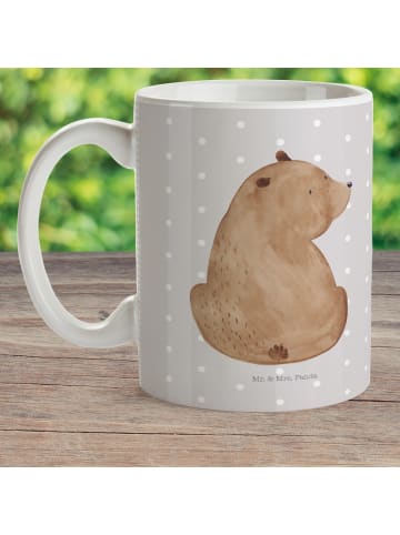 Mr. & Mrs. Panda Kindertasse Bär Schulterblick ohne Spruch in Grau Pastell