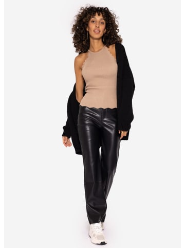 SASSYCLASSY Strick Top mit Bogenkante in Camel