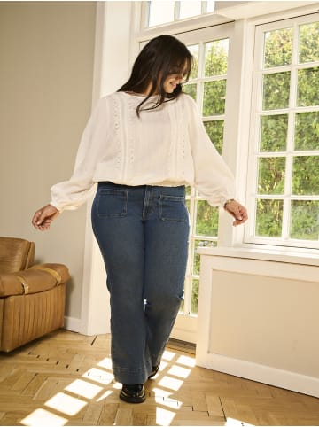 ONLY Carmakoma Flared fit jeans in Medium Blue Denim