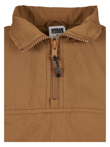 Urban Classics Urban Classics in midground