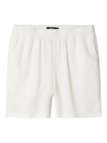name it Shorts in White Alyssum