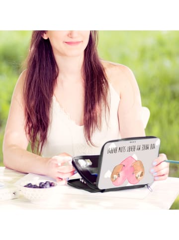 Mr. & Mrs. Panda Federmappe Faultiere Herz mit Spruch in Grau Pastell