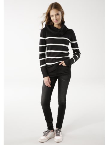 Kangaroos Rollkragenpullover in schwarz-wollweiß