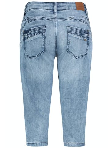 Eight2Nine Capri in Light Blue Denim