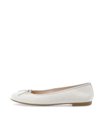 Bianco Ballerinas in Off White