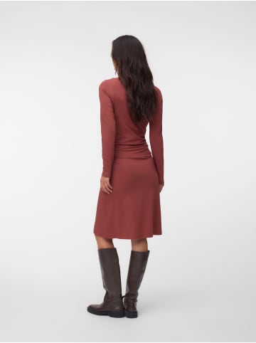 mama licious Kleid in Mahogany 1