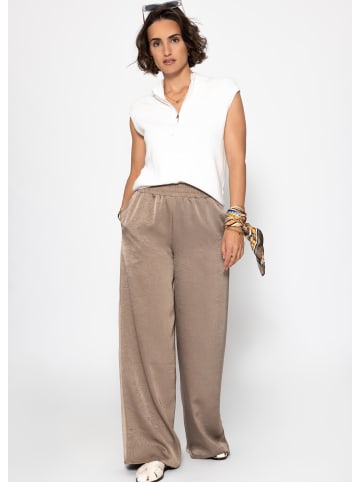 SASSYCLASSY Satin Hose mit weitem Bein in Taupe