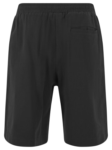 Urban Classics Short in black